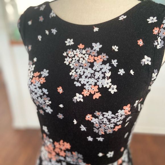 Loft Floral Dress with V Back S - Picture 3 of 5